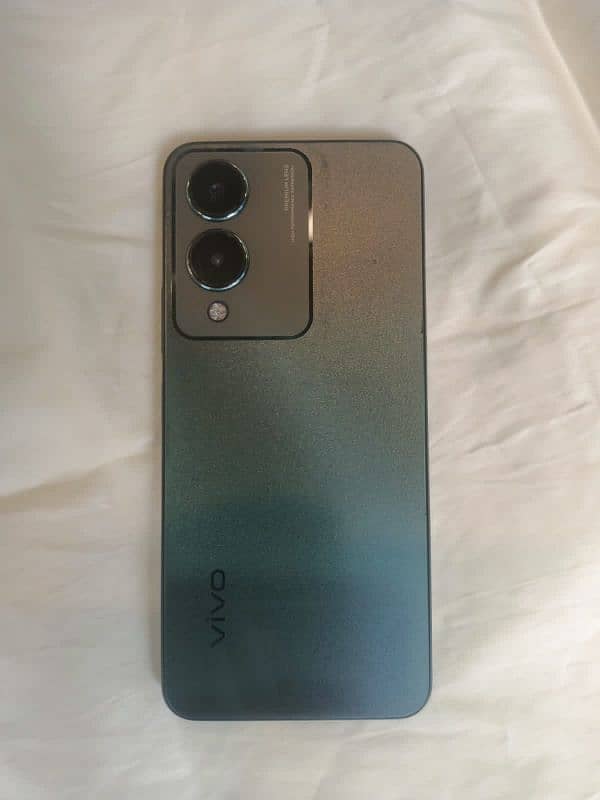 vivo y17s 6/128 6month warranty only chrger 1