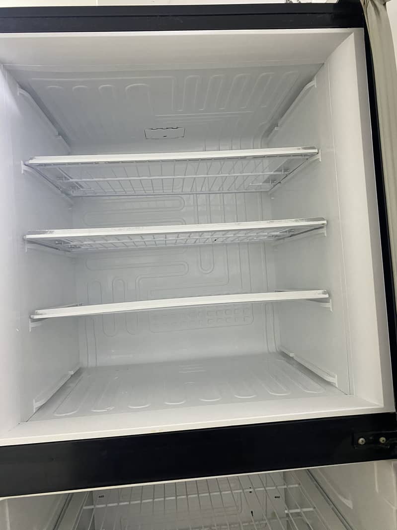 Selling PEL Refrigerator in excellent condition 2