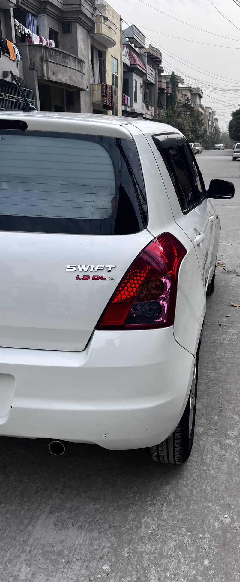 Suzuki Swift 2012 Dlx 3