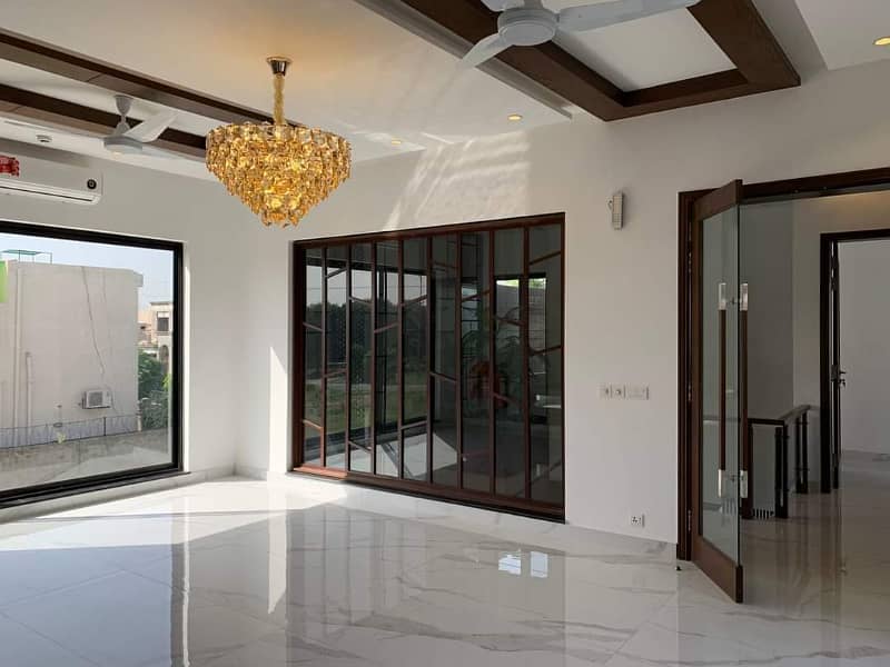 1 Kanal Slightly Used Unique Modern Design House For Sale At Prime Location Near To Park In DHA Phase 5 Lahore 4