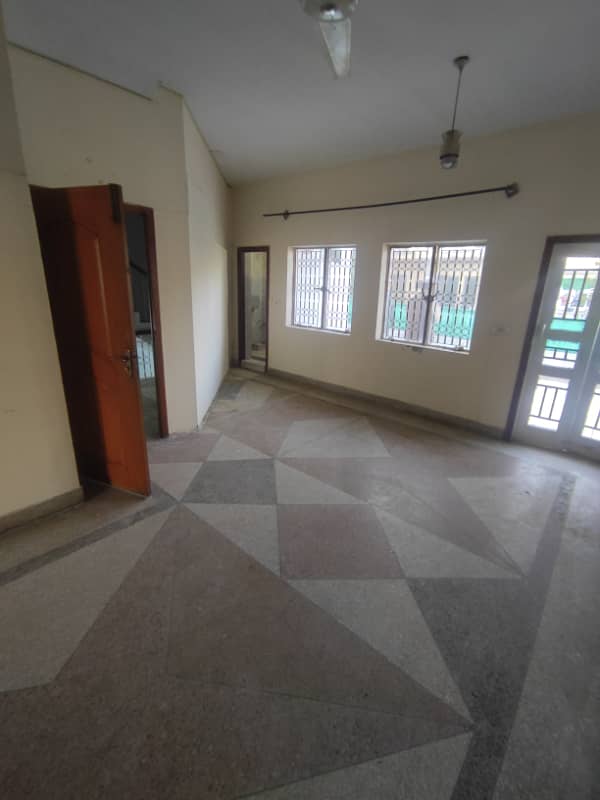 3 Bedrooms First Floor For Rent At G-10 0