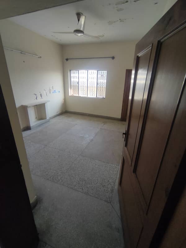 3 Bedrooms First Floor For Rent At G-10 5