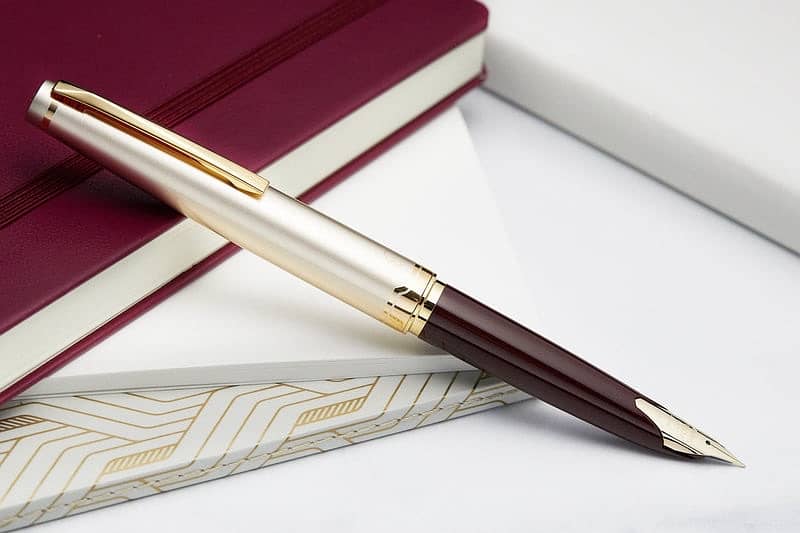 Pilot E95s Fountain Pen - Burgundy/Ivory 1