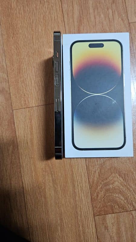 14pro golden 512gb 87%battery non active non Pta with box 10/10 2