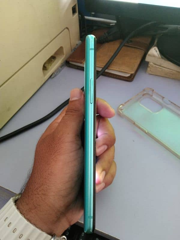 One plus 8t dual sim 256 GB memory koi fault nai ha All okay 3