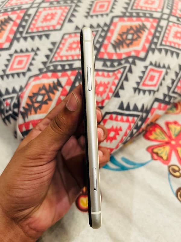 i phone 11 for sale non pta 64 gb only pennal bhr sy change hai 3