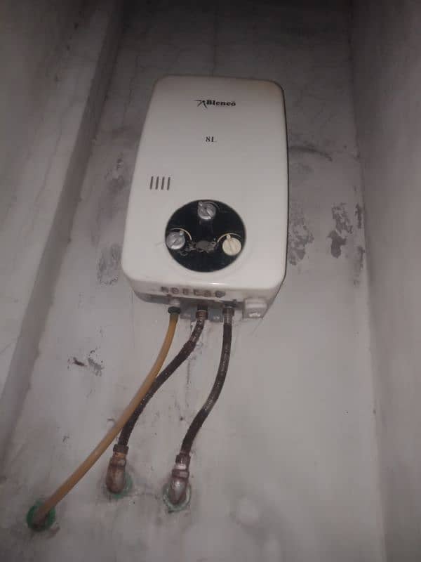 Blenco 8 litres instant gyser all ok hai no fault no repair 10/10 4