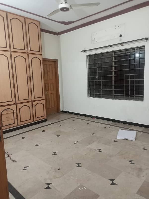 1 Kanal Uper Portion Available For Rent in G-15 Islamabad 4