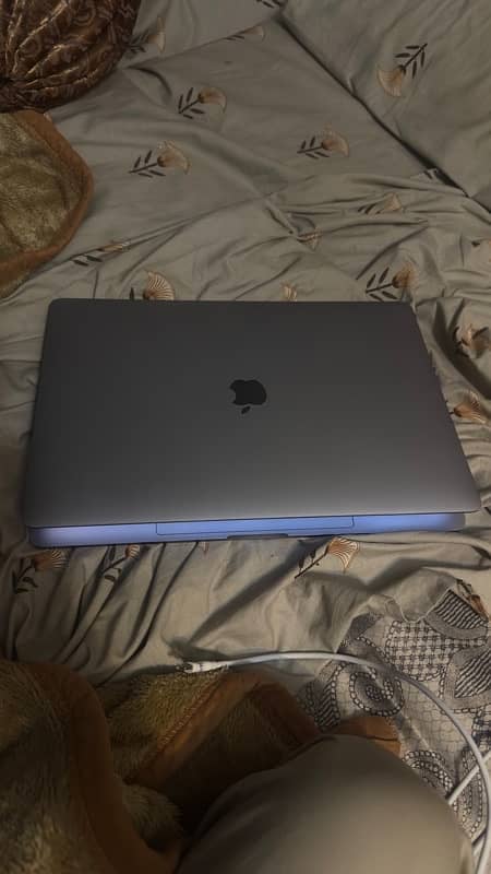 MacBook Pro 2018 i9 15-inch 1