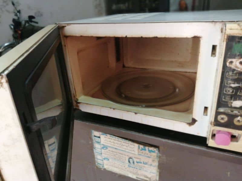 Electric oven for sale. 03004724941 4