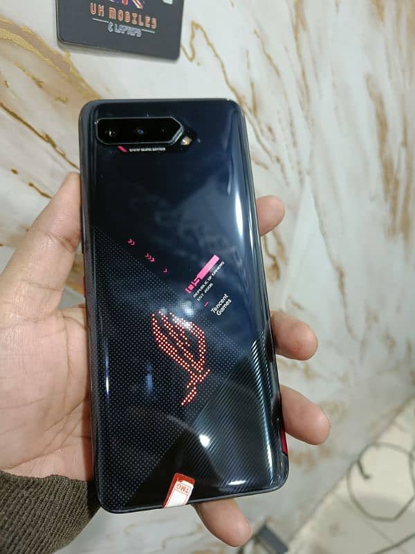 Asus RoG5 Gaming PHone with Awesome Feature's 0