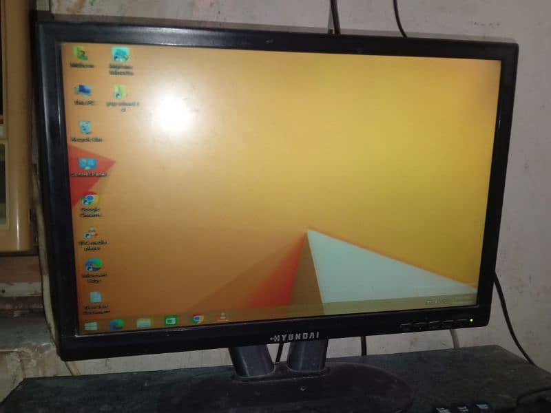 Monitor okay condition 3 days warranty urgent sale 2