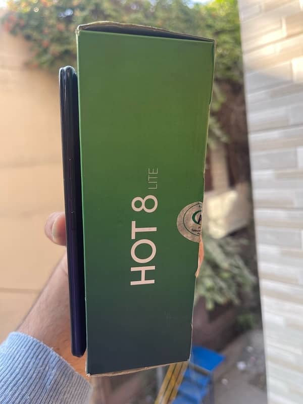 Infinix Hot 8 Lite 2/32 1