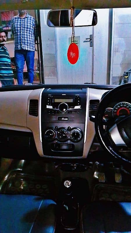 Suzuki Wagon R 2018 12