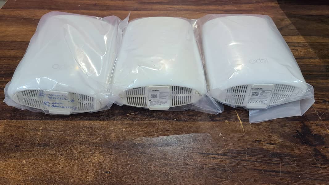 NETGEAR Orbi 50 | AC3000 Tri-Band Whole Home Mesh WiFi System With box 11