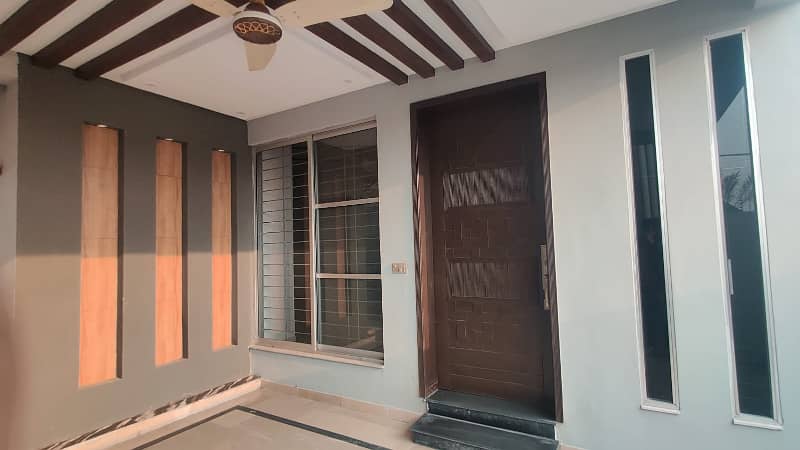 1 Kanal Full House With Basement Available Sale In DHA PHASE 6 LAHORE 4