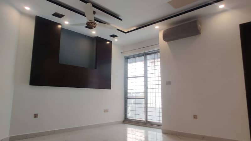 1 Kanal Full House With Basement Available Sale In DHA PHASE 6 LAHORE 32