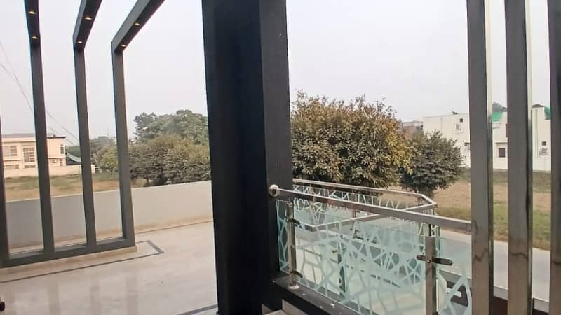 1 Kanal Full House With Basement Available Sale In DHA PHASE 6 LAHORE 34