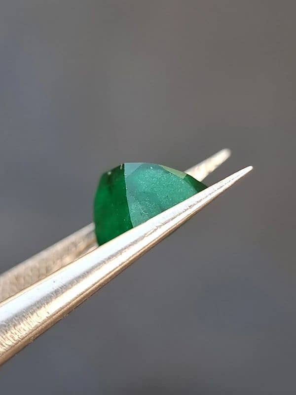 Natural Emerald 2.28 ct – Green Gemstone from Swat, Pakistan 1