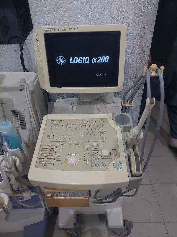 ultrasound machine GE logic 200 a E 1