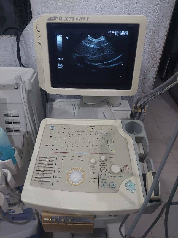 ultrasound machine GE logic 200 a E 2