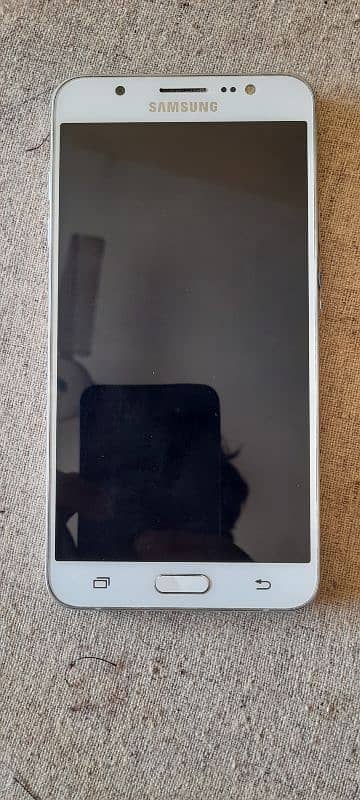 Samsung Galaxy J7 2GB Ram 32 GB Memory 1