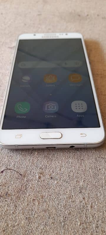 Samsung Galaxy J7 2GB Ram 32 GB Memory 3