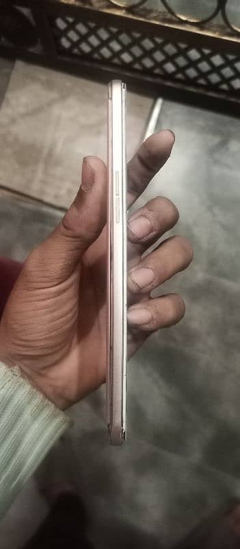 OPPO F1S SLIGHTLY DAMAGED 3