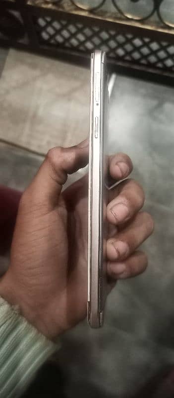 OPPO F1S SLIGHTLY DAMAGED 4