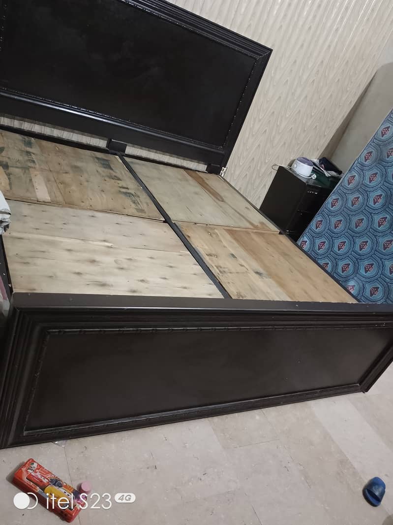 Used bed in reasonable price without mattress 2