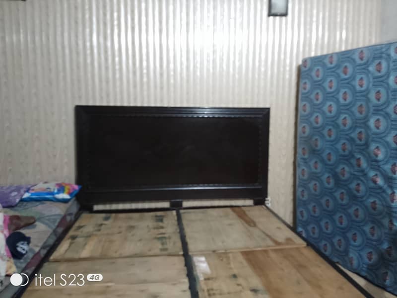 Used bed in reasonable price without mattress 3