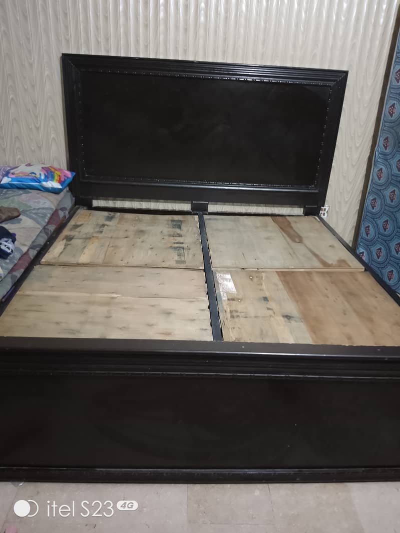 Used bed in reasonable price without mattress 4