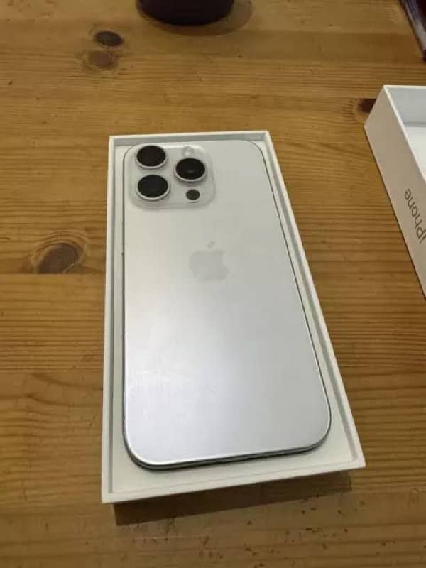 IPhone 15 Pro Max White Titanium LLA Modal 3