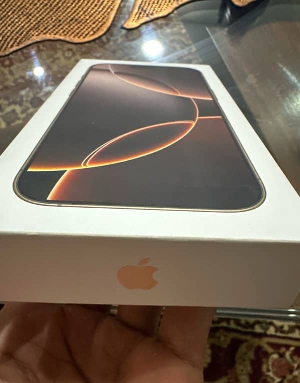 iPhone 16 pro Dessert titanium 3