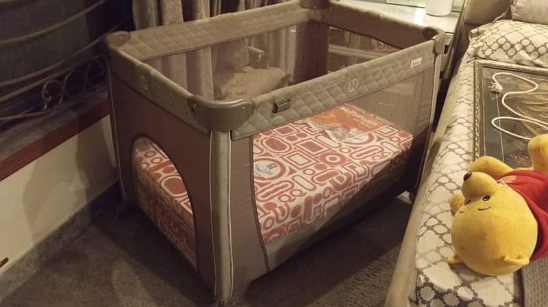 Baby Play pen / Cot 1