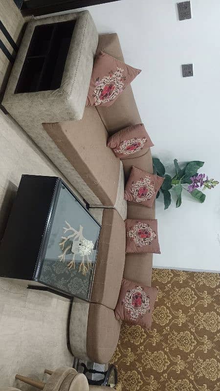 L shaped Corner Sofa with 7 Cushions + Center Table 1