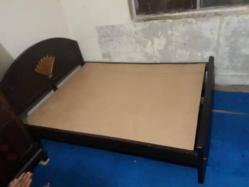 wooden bed good condition 4