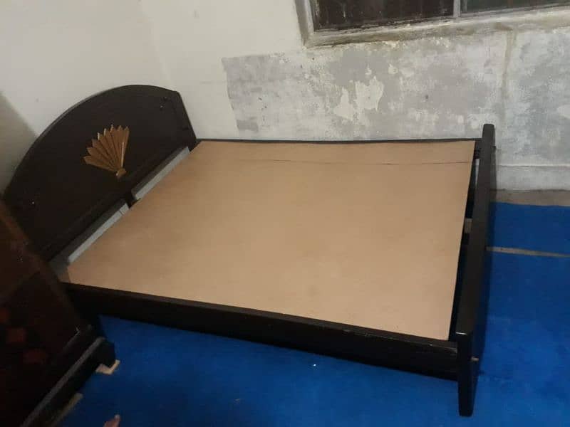 wooden bed good condition 5