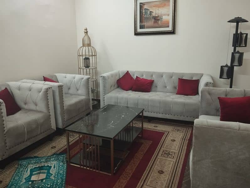 sofa set , rug, decoration pieces, table 0