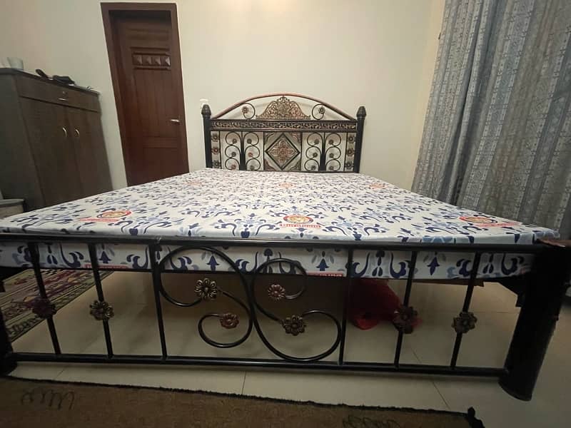 Iron Rod Queen Size Bed 3