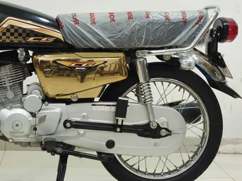 Honda CG 125 2024 Model Gold Edition 3