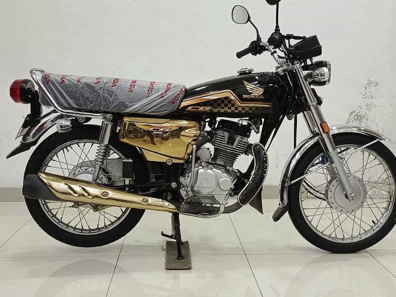 Honda CG 125 2024 Model Gold Edition 4