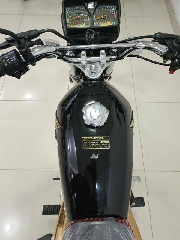 Honda CG 125 2024 Model Gold Edition 6