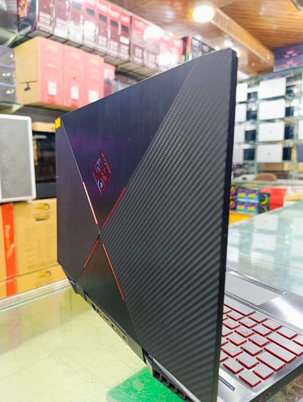 hp omen I 5 8th 8300h 16gb 512 1050ti 4gb 5