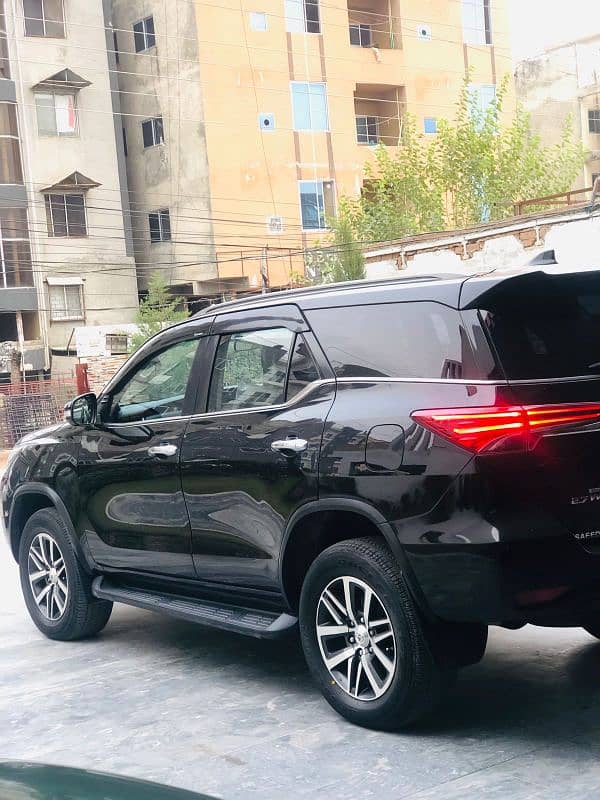 Toyota Fortuner V 2018 2.7 1