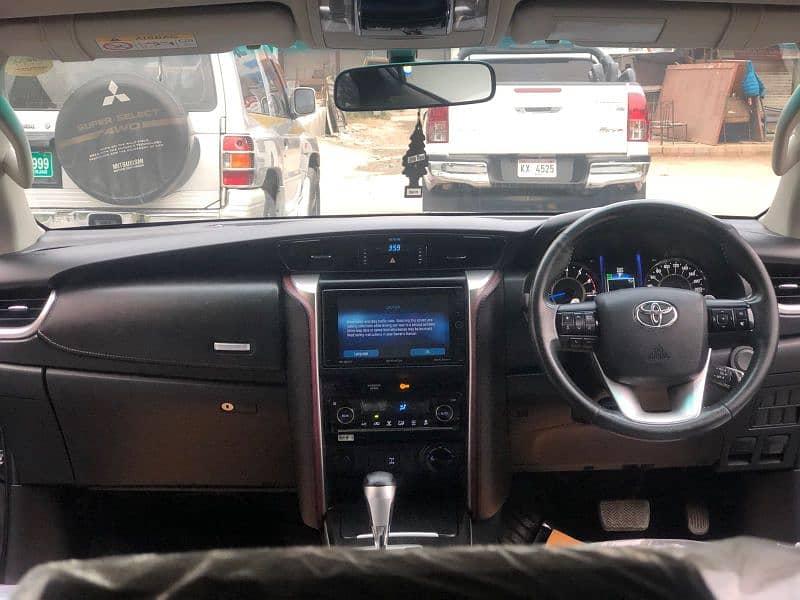 Toyota Fortuner V 2018 2.7 2