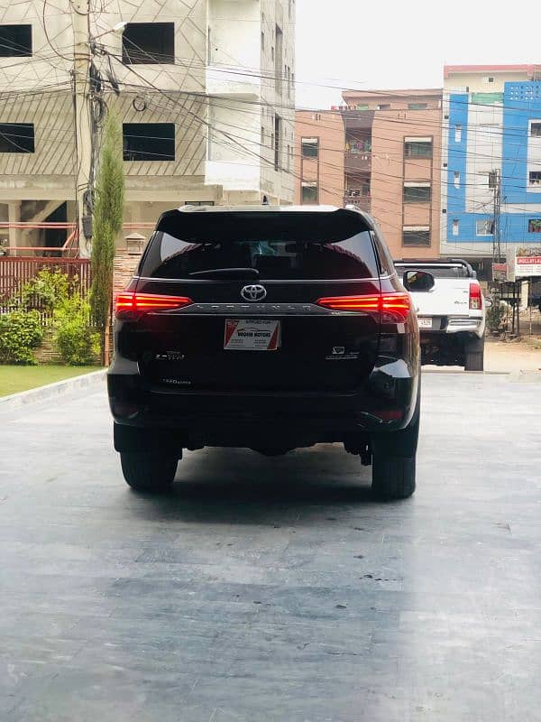 Toyota Fortuner V 2018 2.7 4