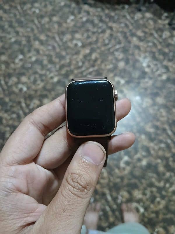 apple watch series 5 40 mm  just watch 0