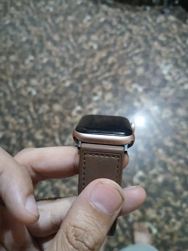 apple watch series 5 40 mm  just watch 1