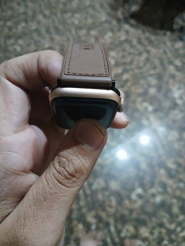 apple watch series 5 40 mm  just watch 5